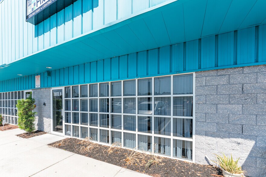 More Photos Of 999 Cattlemen Rd, Sarasota Freestanding For Lease