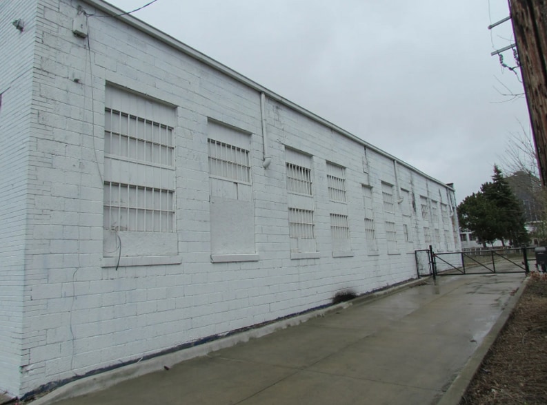 More Photos Of 1301 Leverette St, Detroit Industrial For Lease