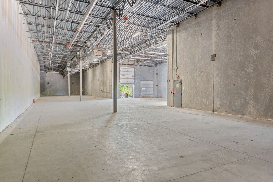 More Photos Of 12625 N Interstate 35, Austin Freestanding For Sale
