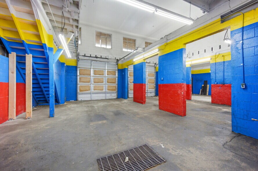 More Photos Of 2800 E Platte Ave, Colorado Springs Auto Repair For Lease