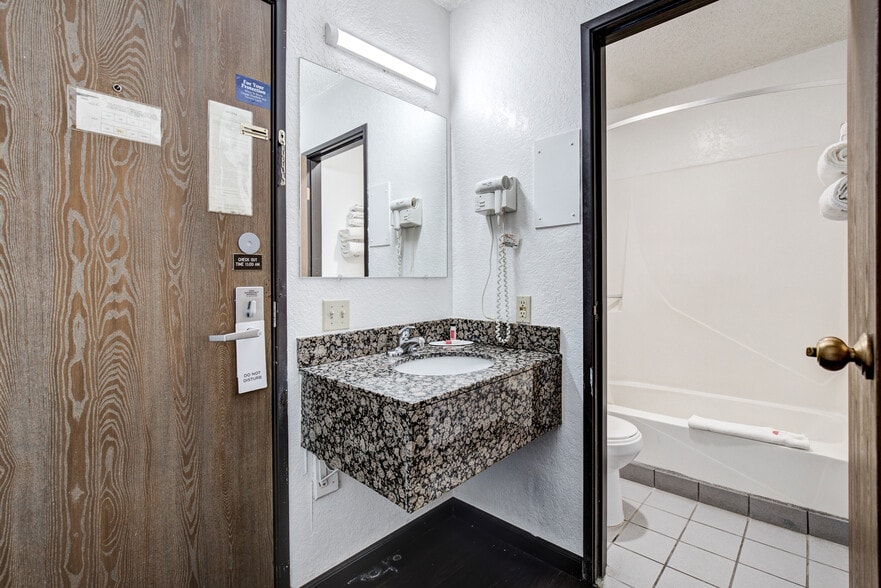 More Photos Of 101 W Phoenix St, Payson Hotel For Sale