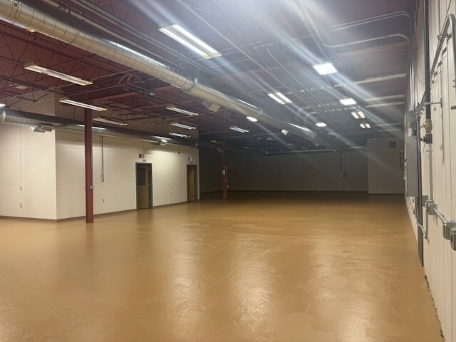 More Photos Of 450 Weaver St, Winooski Warehouse For Lease