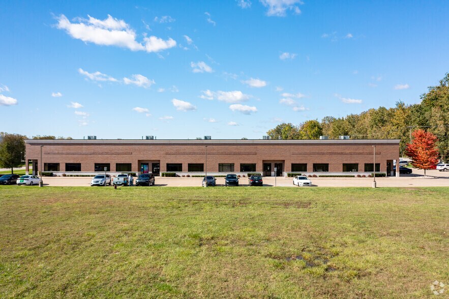 More Photos Of 16145-16185 Leone Dr, Macomb Township Warehouse For Lease