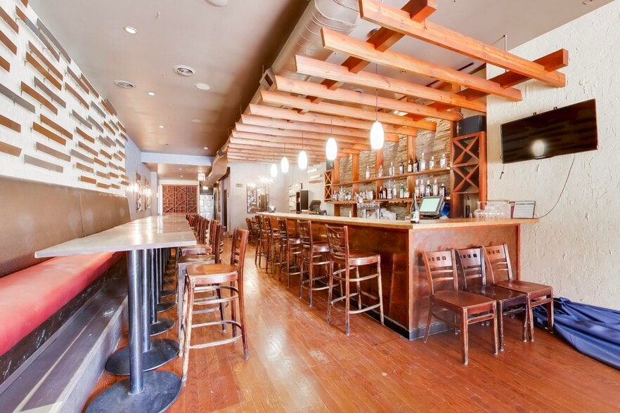 More Photos Of 2114 W Roscoe St, Chicago Storefront Retail Residential For Sale