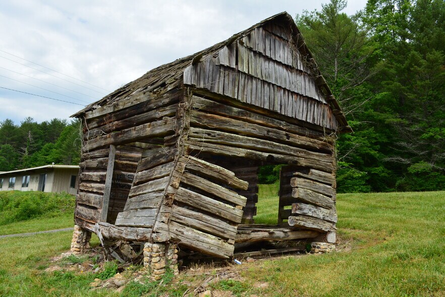 More Photos Of 6421 Highway 91 N, Laurel Bloomery Warehouse For Lease