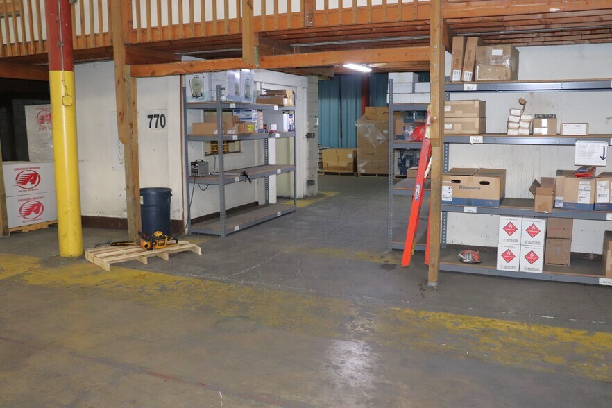 More Photos Of 35 Rose Morrow Rd, Wantage Manufacturing For Lease