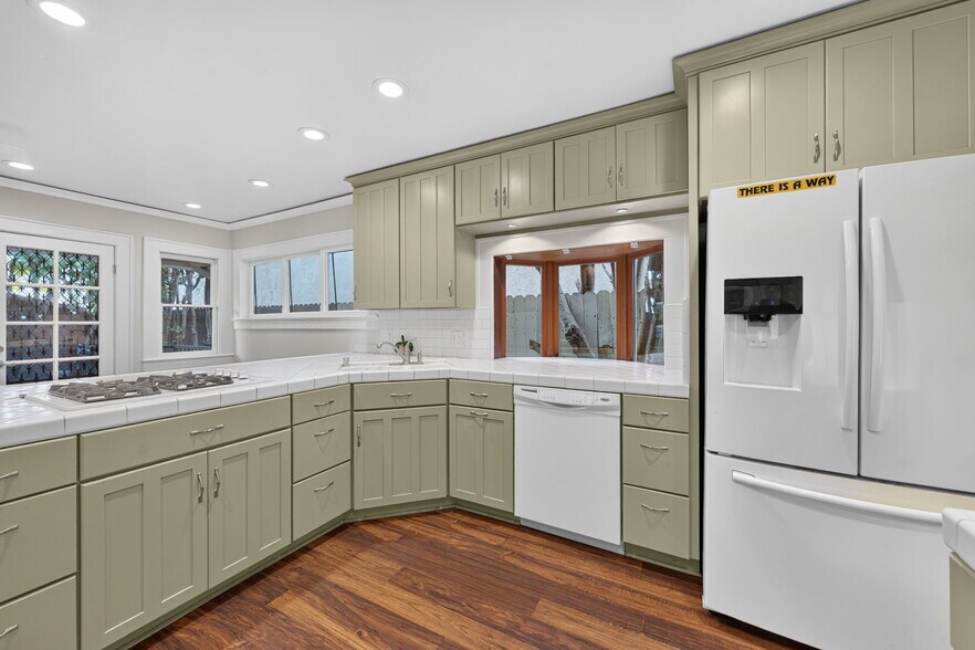 More Photos Of 119 S Adams St, Glendale Multifamily For Sale