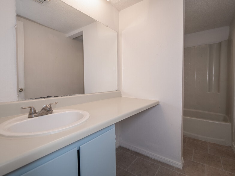 More Photos Of 5924 NW 10th St, Oklahoma City Apartments For Sale