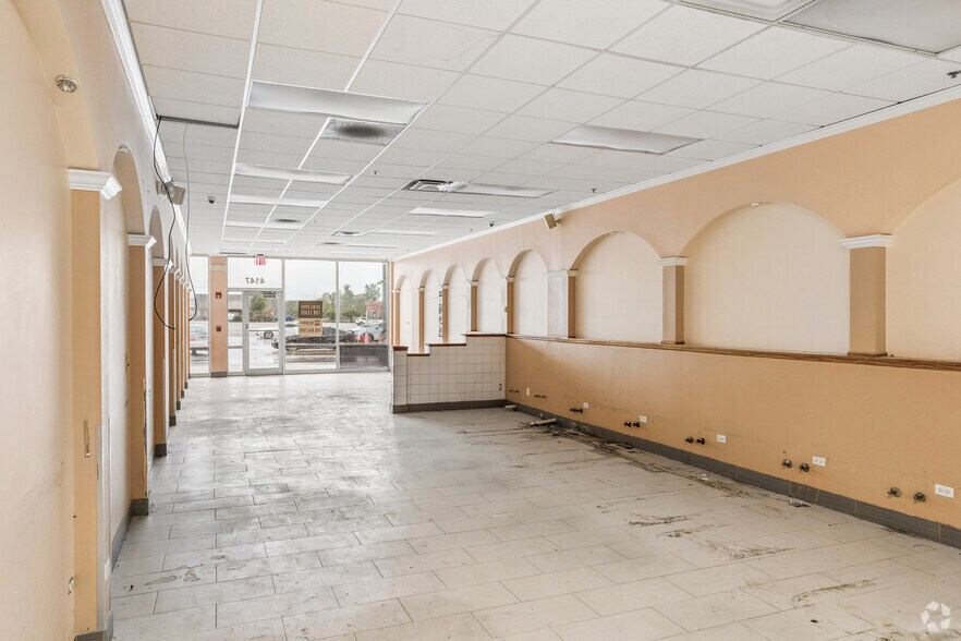 More Photos Of 4147-4275 167th St, Country Club Hills Unknown For Lease