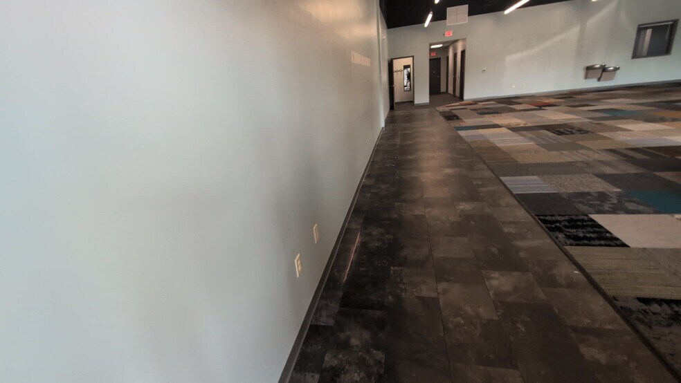 More Photos Of 1000 W Wisconsin Ave, Appleton Unknown For Lease