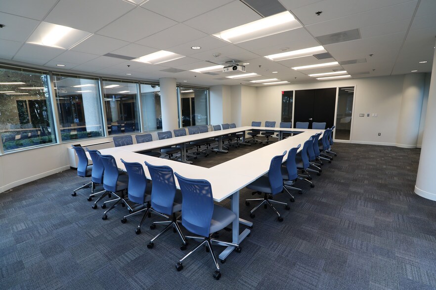 More Photos Of 6305 Ivy Ln, Greenbelt Office For Lease