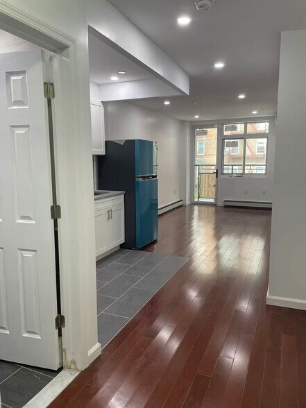 More Photos Of 13440 Blossom Ave, Flushing Office For Sale