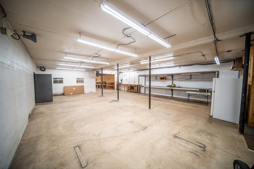 More Photos Of 1006 8th Ave SW, Austin Flex For Lease