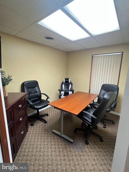 More Photos Of 12512 Lakeridge Dr, Woodbridge Medical For Sale