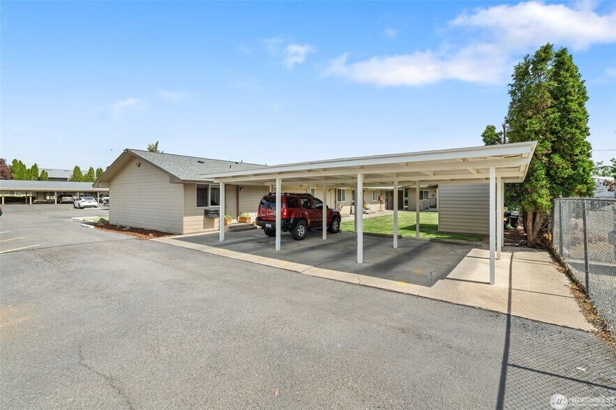 More Photos Of 1011-1015 S 48th Ave, Yakima Apartments For Sale