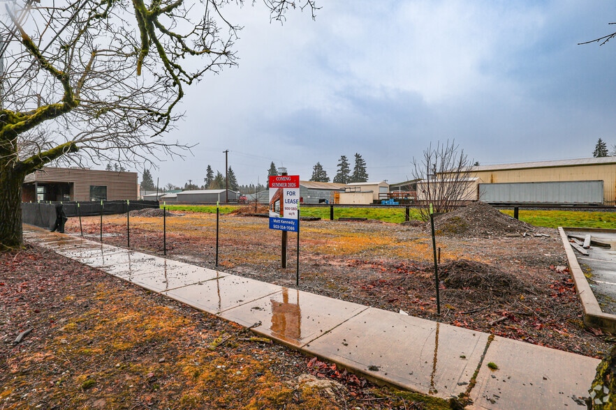 Primary Photo Of 3420 3rd St, Hubbard General Retail For Lease