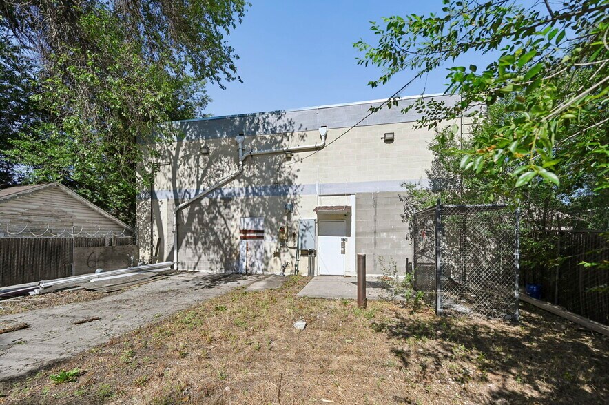 More Photos Of 319 N Bonfoy Ave, Colorado Springs Warehouse For Lease