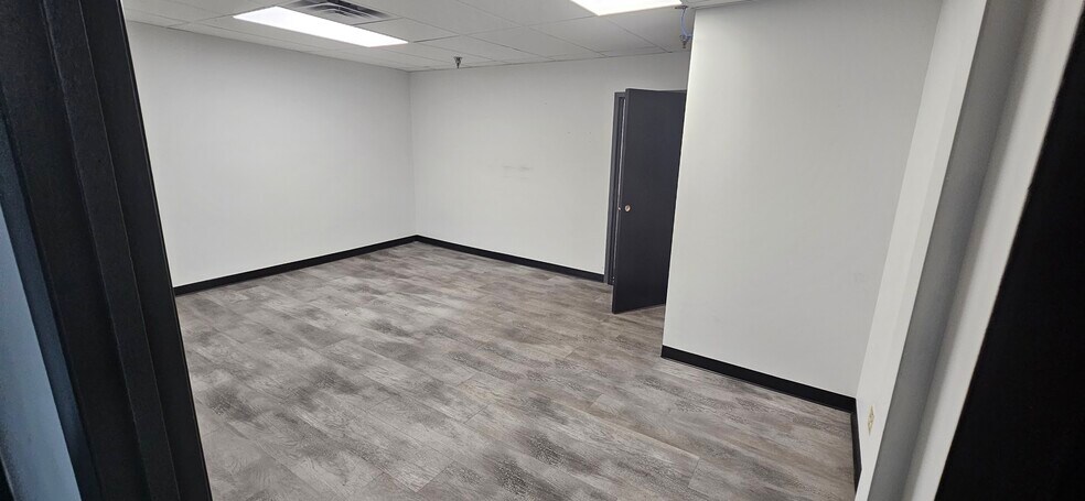 More Photos Of 2655-2711 S Dixie Hwy, Kettering Unknown For Lease