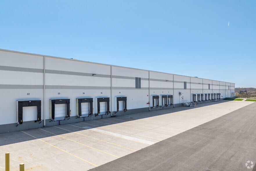 More Photos Of 9747 Commerce Cir, Kutztown Warehouse For Lease