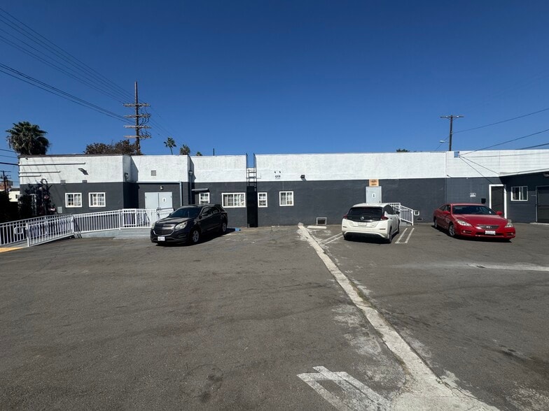 More Photos Of 6006 S Western Ave, Los Angeles Warehouse For Sale