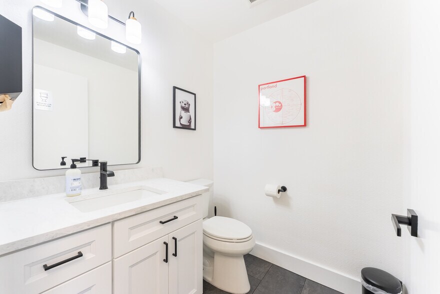 More Photos Of 828-834 NW 19th Ave, Portland Medical For Lease