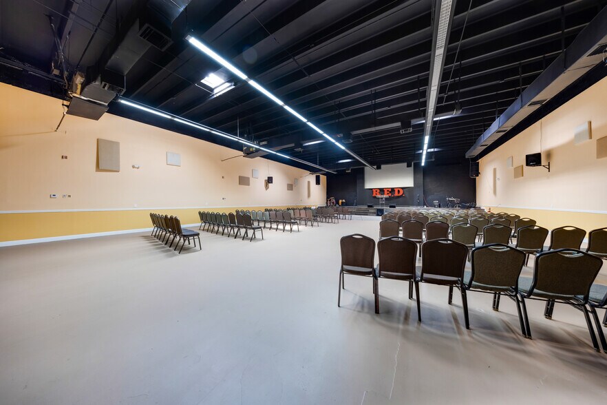 More Photos Of 2056 NW 23rd Ave, Miami Flex For Lease