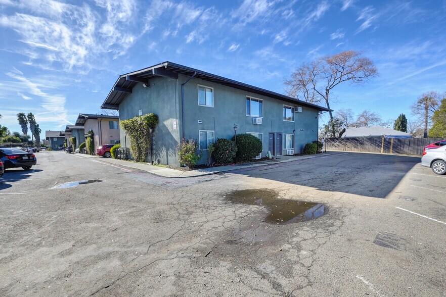 More Photos Of 10501 Croetto Way, Rancho Cordova Apartments For Sale