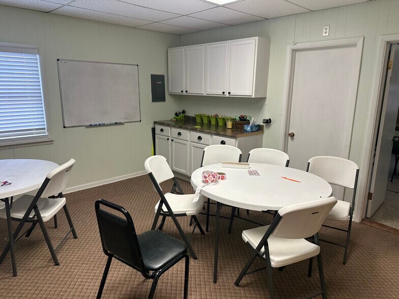 More Photos Of 307 E 6th St, Mound City Specialty For Sale