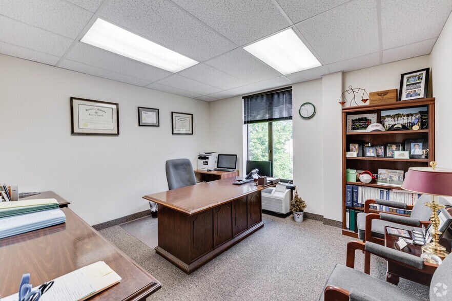 More Photos Of 3900 University Dr, Fairfax Office For Lease