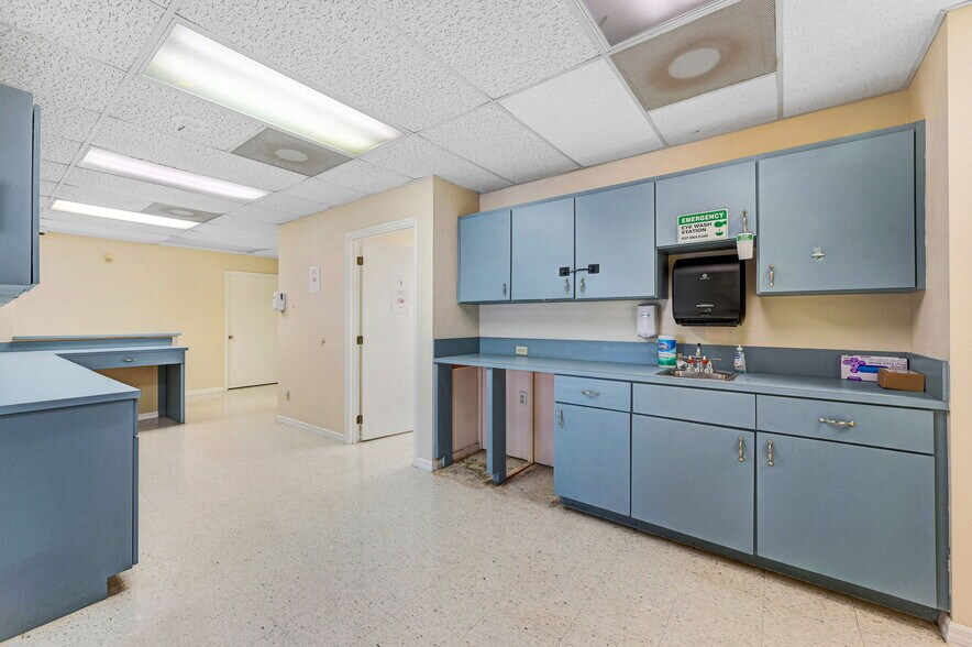 More Photos Of 1801 Sarno Rd, Melbourne Medical For Sale