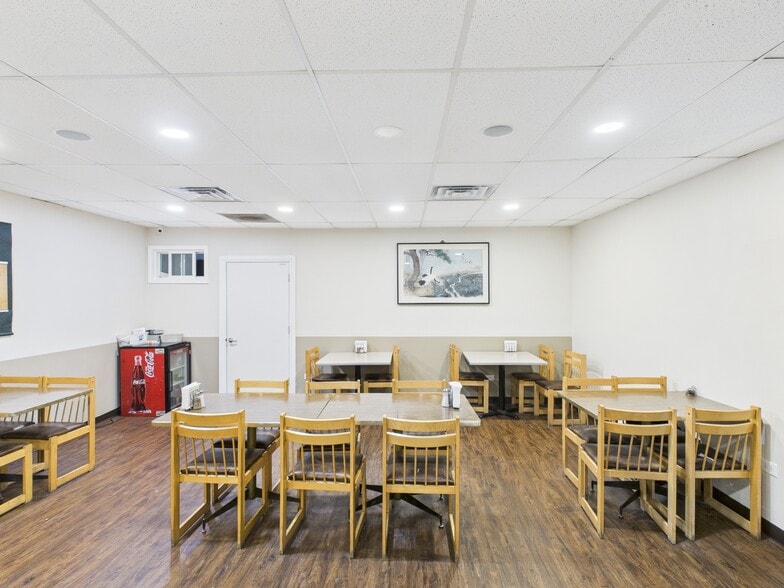 More Photos Of 4203 Lawrence Ave, Chicago Sports And Entertainment For Sale