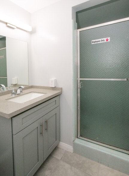 More Photos Of , San Pedro General Retail For Sale