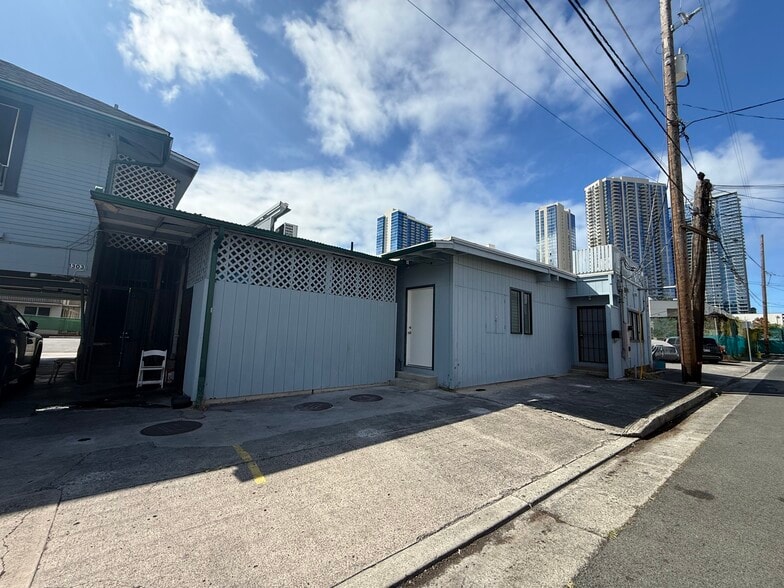 More Photos Of 1303 Rycroft St, Honolulu Restaurant For Sale