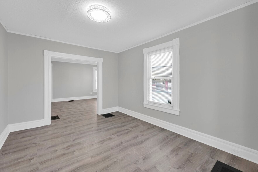 More Photos Of 142 Dickinson St, Springfield Flex For Sale