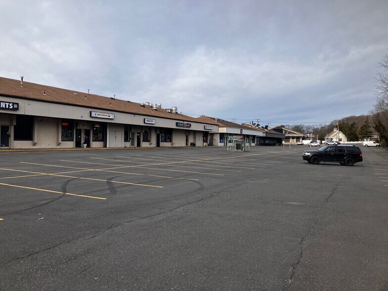 More Photos Of 2789 Middle Country Rd, Lake Grove Unknown For Lease