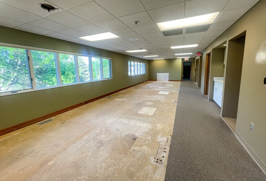 More Photos Of 4904 S Minnesota Ave, Sioux Falls Office For Sale
