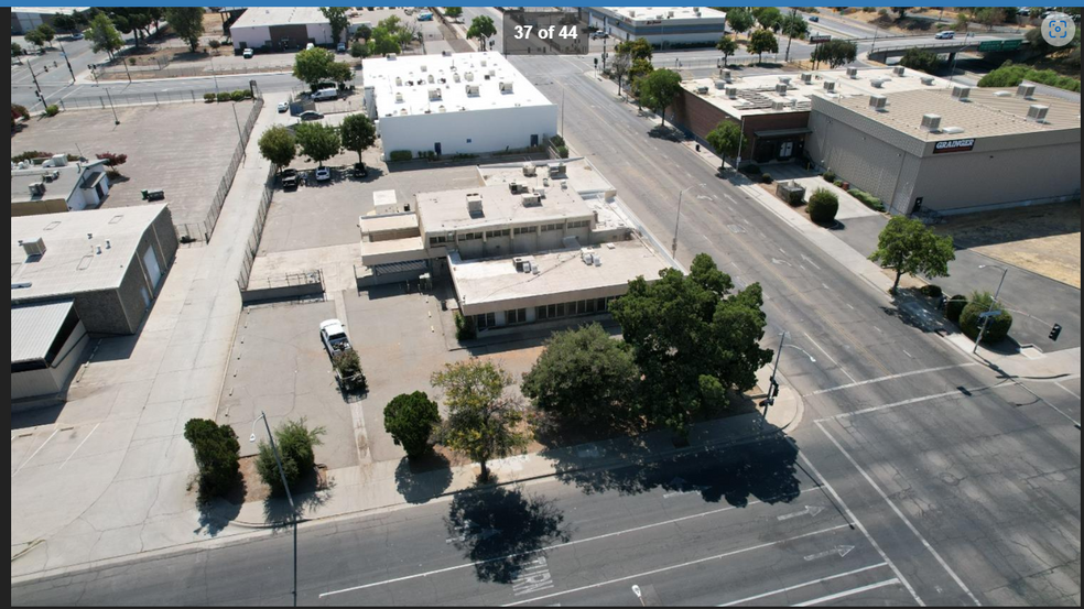 Primary Photo Of 1414 Stanislaus St, Fresno Flex For Sale