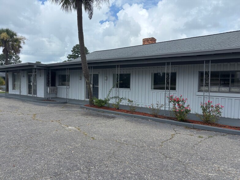 More Photos Of 2833 E Palmetto St, Florence Hotel For Sale