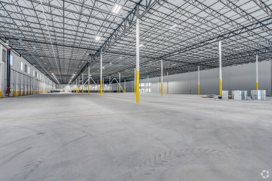 More Photos Of 1021 Everman Pky, Fort Worth Distribution For Lease