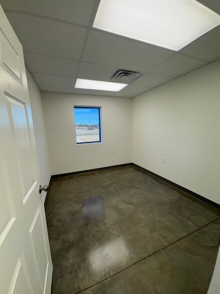 More Photos Of 107 Aerosmith Dr, Richland Light Distribution For Lease