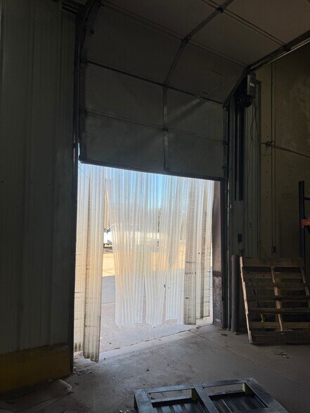 More Photos Of 8716 SE 15th St, Oklahoma City Distribution For Sale