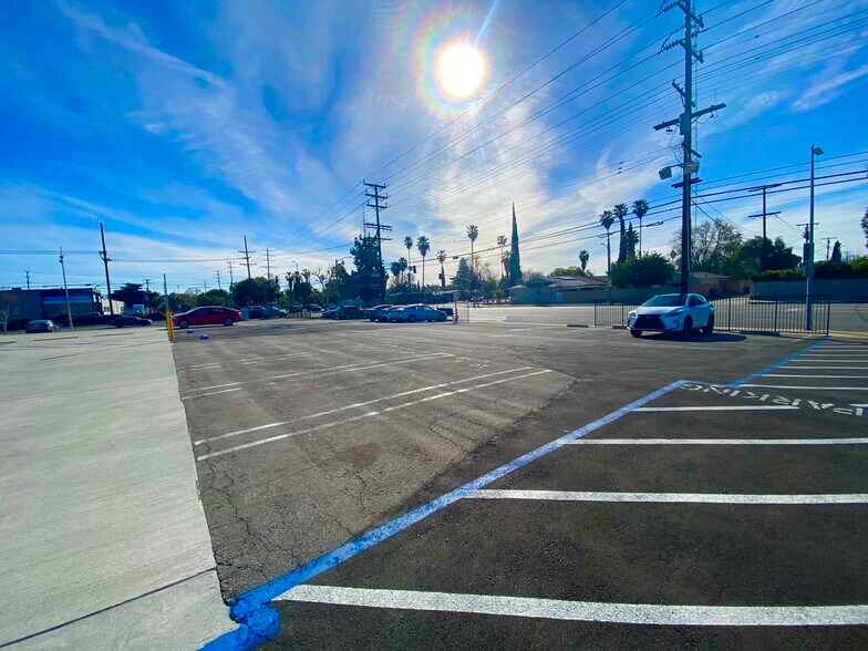 More Photos Of 20123-20127 Nordhoff St, Chatsworth Warehouse For Lease