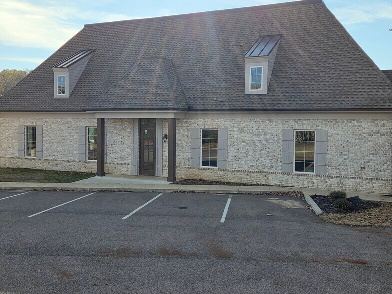 More Photos Of 6634 Summer Knoll Cv, Bartlett Office For Lease