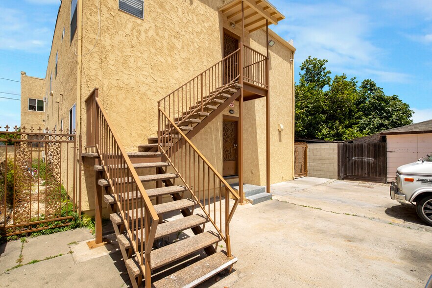 More Photos Of 383 W 14th St, San Pedro Apartments For Sale