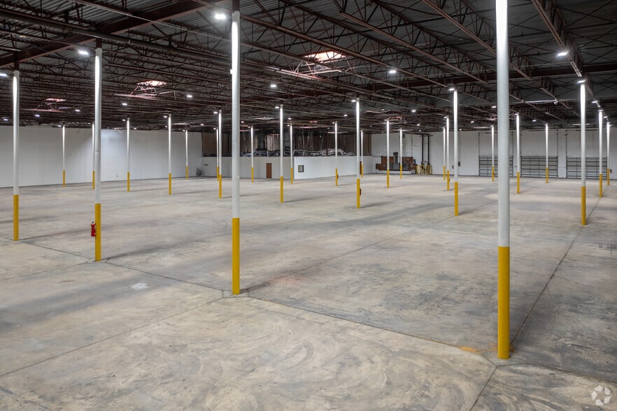 More Photos Of 2213 E Pioneer Dr, Irving Manufacturing For Lease
