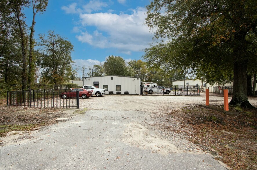 More Photos Of 1446 Pineview Rd, Columbia Light Manufacturing For Lease