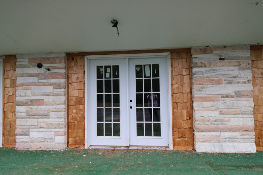 More Photos Of 11251 Highway 90, Parkers Lake Hotel For Sale