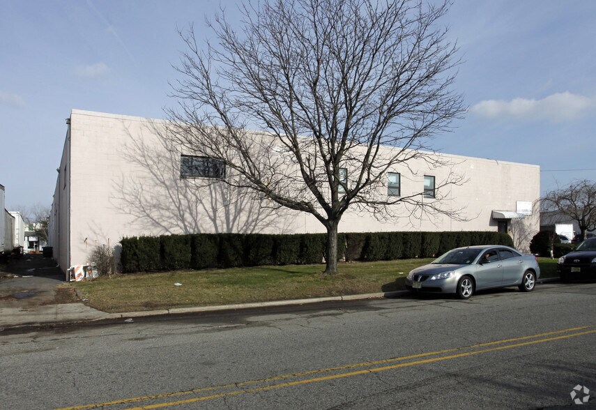 Primary Photo Of 65 Triangle Blvd, Carlstadt Warehouse For Lease