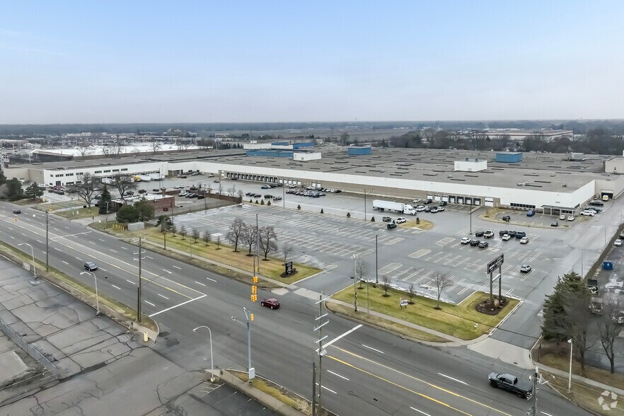 More Photos Of 12200 Middlebelt Rd, Livonia Manufacturing For Lease