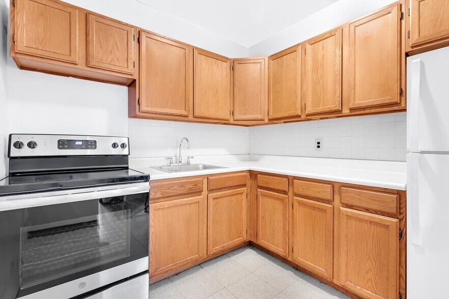 More Photos Of 977 2nd Ave, New York Storefront Retail Residential For Sale